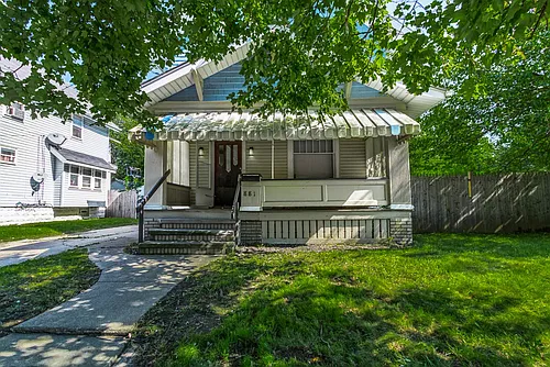 881 Beardsley St Photo 1