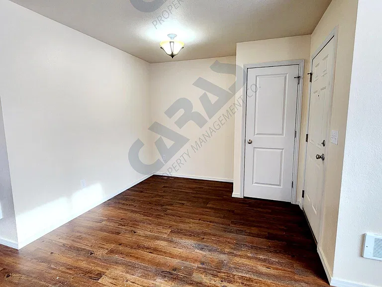 1110 4th St E — Photo 2