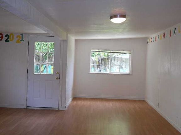 5th image of 9060 Tam O Shanter Dr