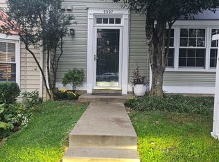 9927 Blake Ln, Oakton, VA 22124