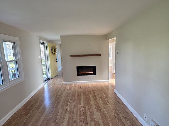 4th image of 152 S Canterbury Ave