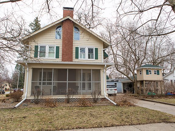 3rd image of 902 C Ave E