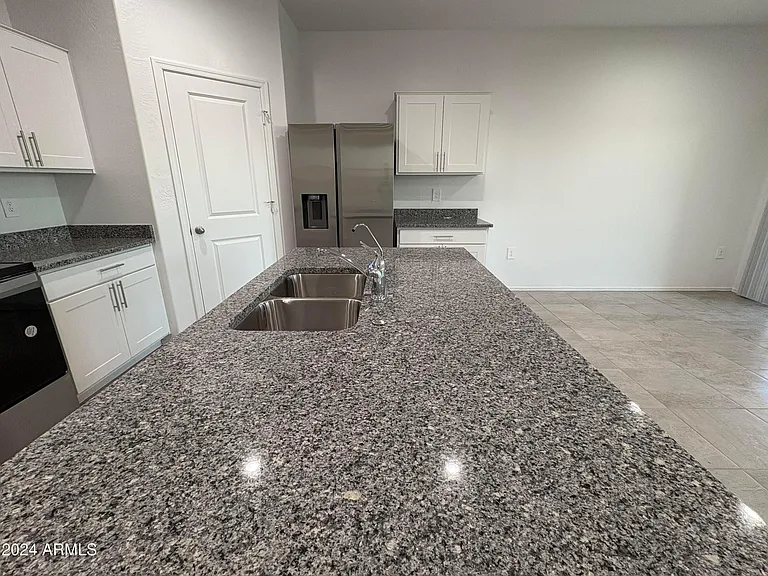 1575 E Lardner Dr — Photo 31