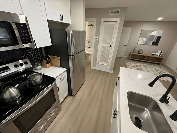 5th image of 600 E 53rd 1/2 St #224