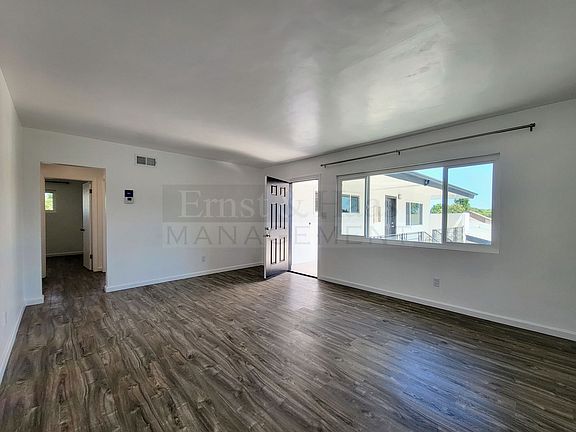 4th image of 202 E Hullett St #D
