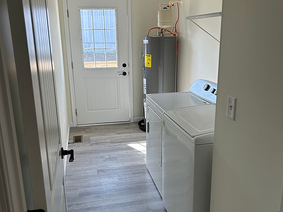 3rd image of 213 Hickory Ln #213