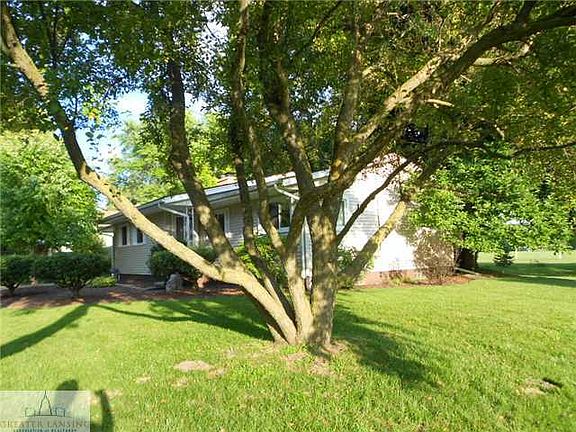 3rd image of 2673 E Roseland Ave