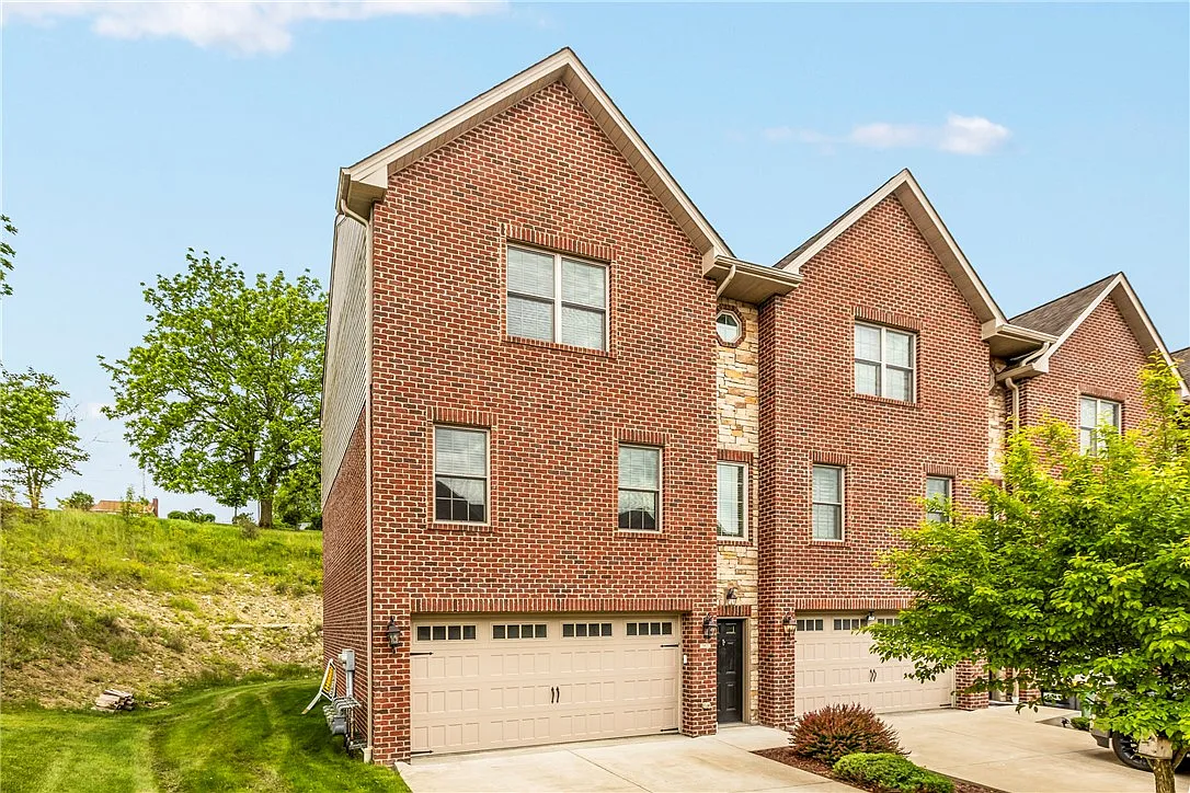 3 bed, 2.5 bath, $2,400 — Photo 1