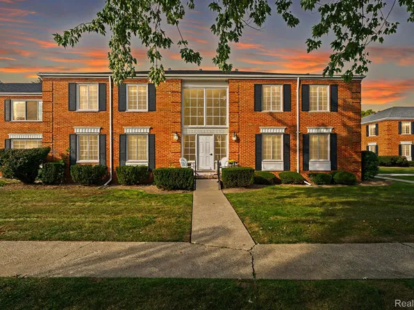 676 E Fox Hills Dr, Bloomfield Hills, MI 48304