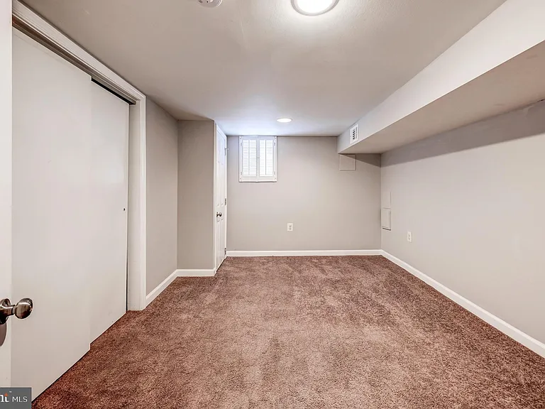 2103 E Madison St — Photo 17