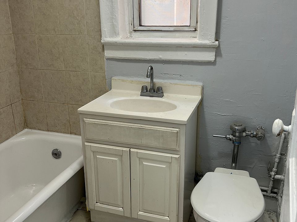 2nd image of 326 Summit Ave #306A