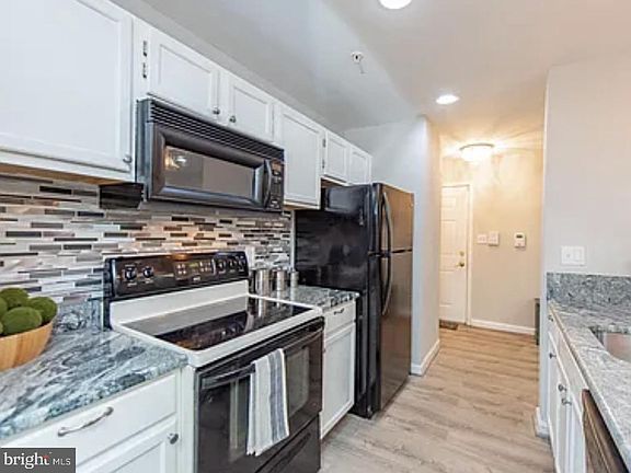 5th image of 9716 Lake Pointe Ct APT 103