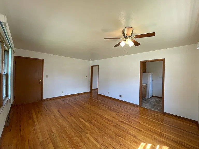 324 E 7th St #2 — Photo 10