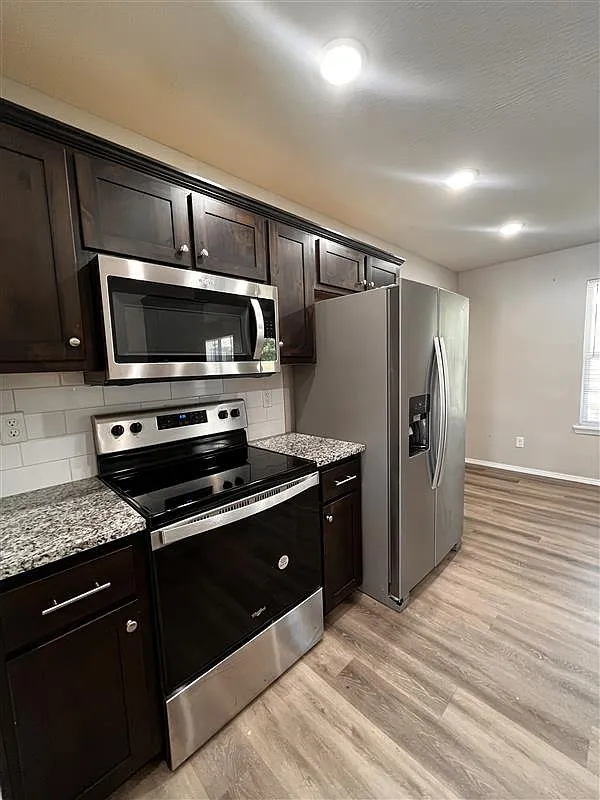 3 bed, $1,525 — Photo 4