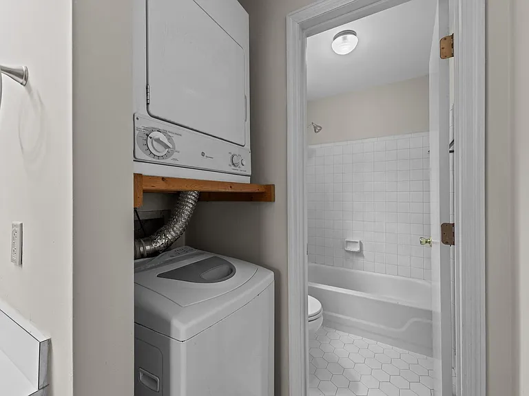 117 Bernhurst Rd — Photo 15
