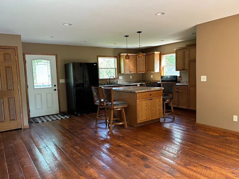 11803 Sandpiper Rd NE — Photo 2