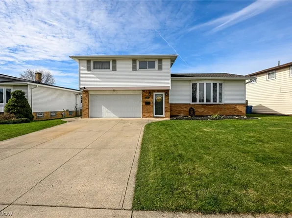 6878 Lantern Ln, Parma Heights, OH 44130