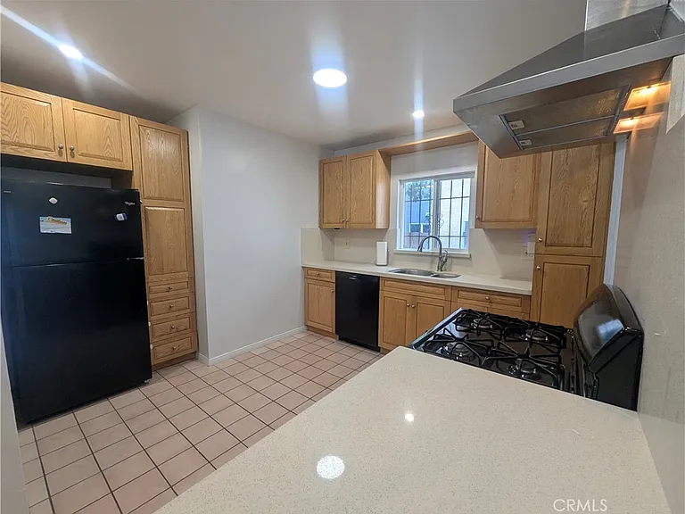 1447 W 37th Pl — Photo 7