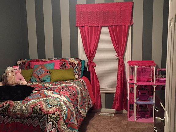 2nd bedroom (middle room)