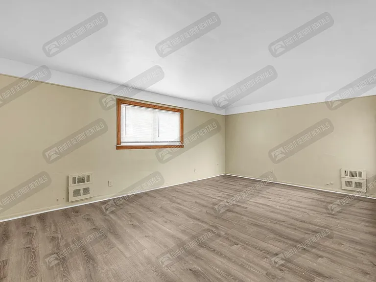 16705 Greenfield Rd #6 — Photo 11