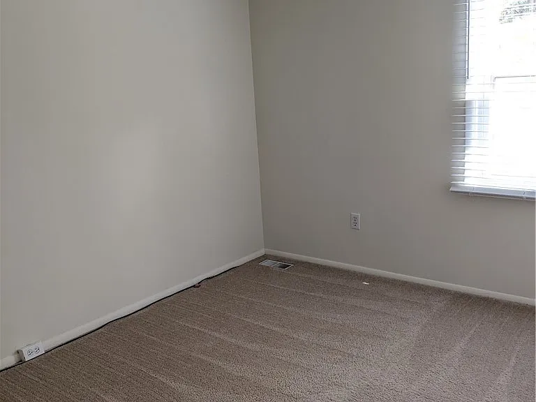 109 Scott Ln — Photo 6