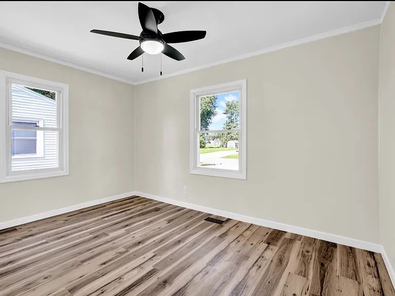 2205 S Lombard Ave — Photo 6
