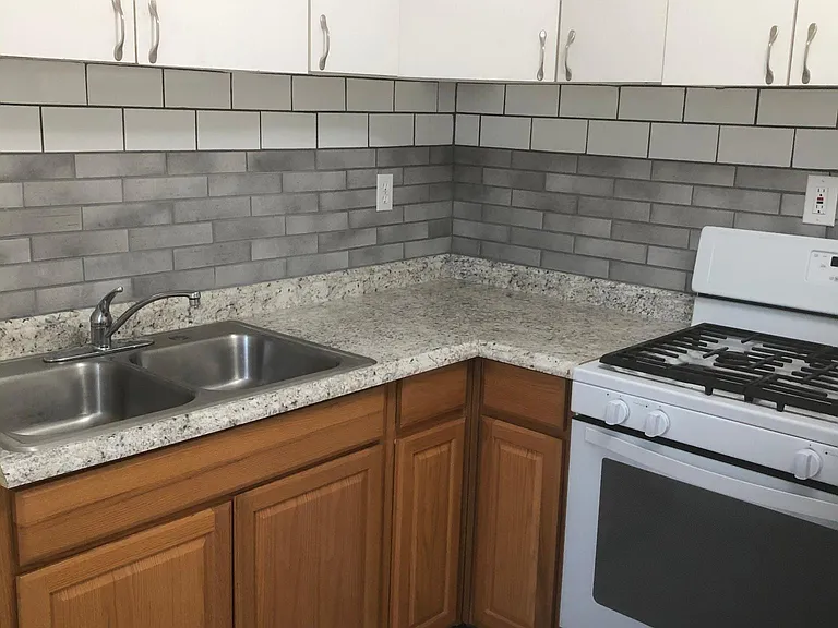746 Park Hill Ave — Photo 4