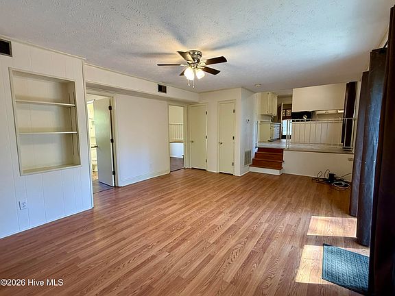 2nd image of 905 Highland Drive