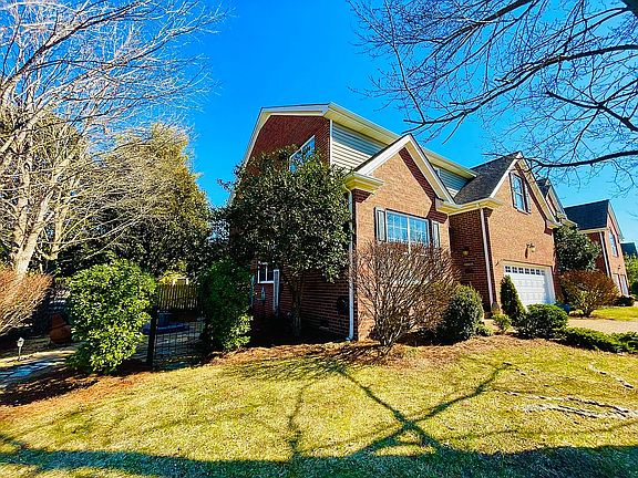 5th image of 508 Essex Park Cir