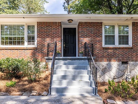 4th image of 1808 Dyson Dr