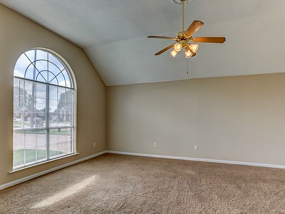 4th image of 6185 Lake Front Dr