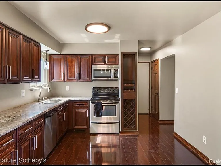 43603 Emrick Dr — Photo 7
