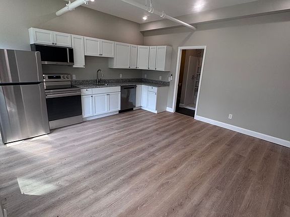 2nd image of 396 High St #106