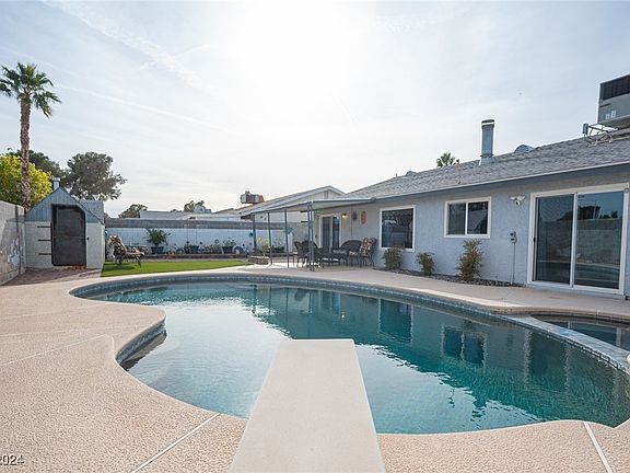 5th image of 4250 Carolyn Dr