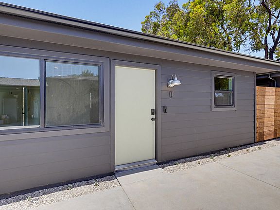 5th image of 2036 Pomona Ave #D