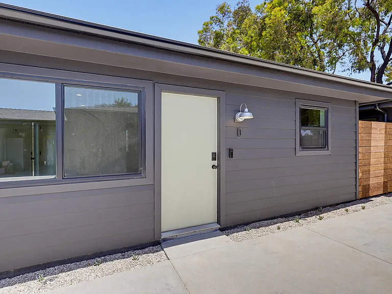 2036 Pomona Ave #D — Photo 5