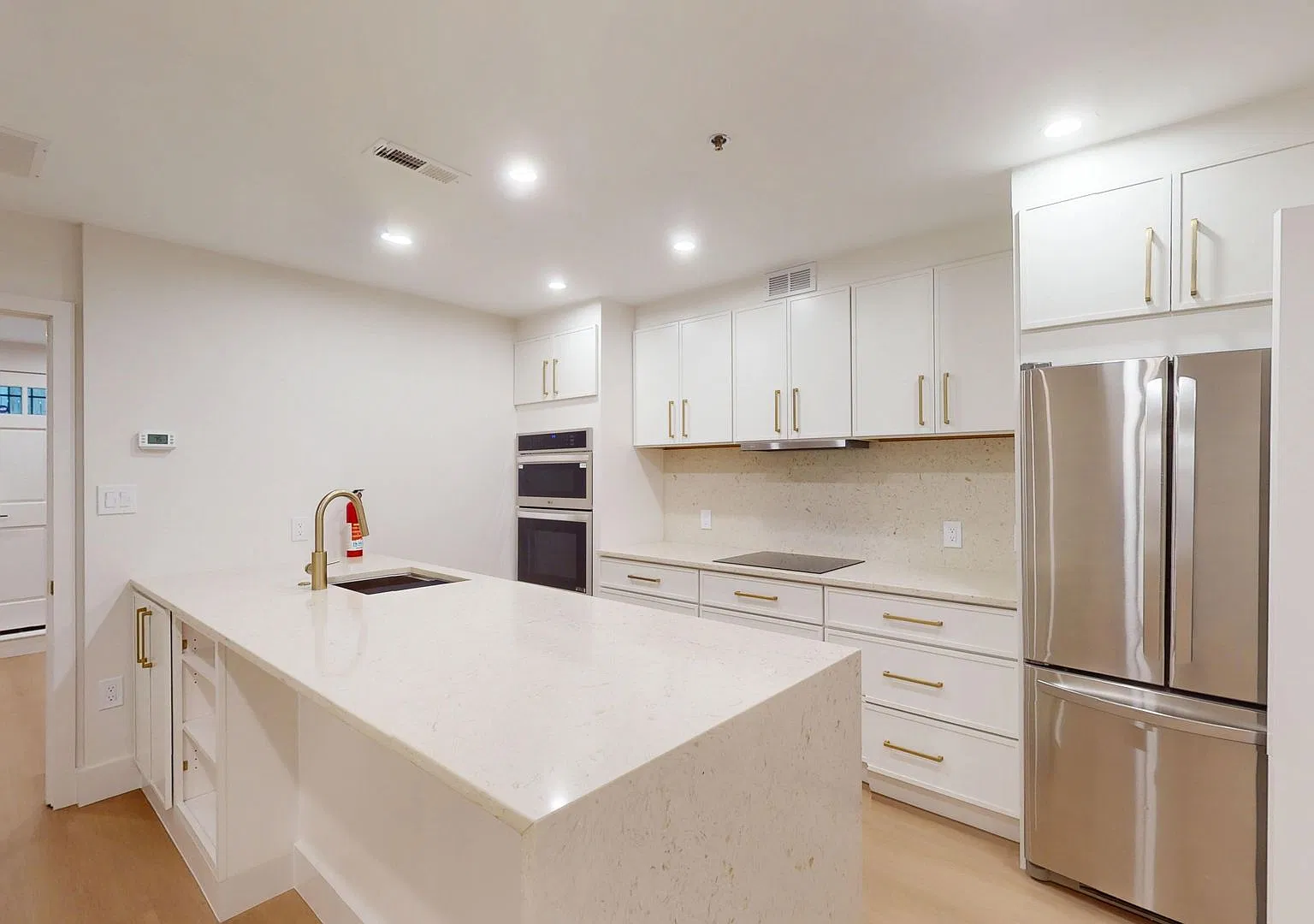 Newly Renovated, Amazing Location, One Bedroom In West End! -Private Patio! — Photo 3