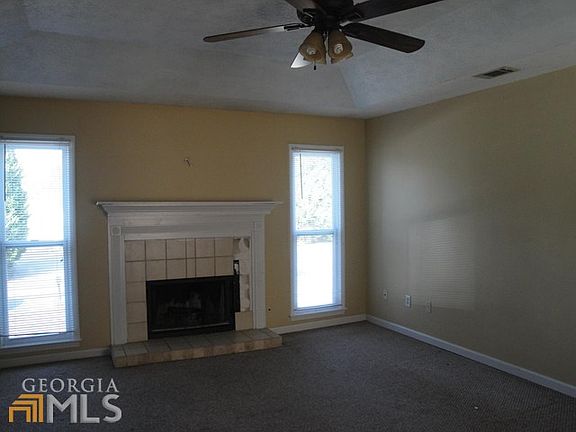 3rd image of 2227 Chateau Dr