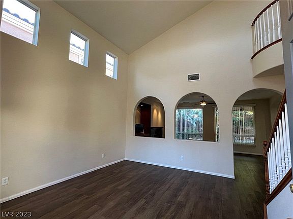 4th image of 557 Tecate Valley St