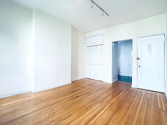 Rented by City Connections Realty | media 19