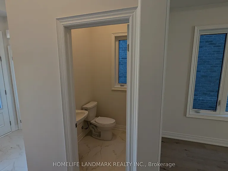 2868 Shortreed Gdns — Photo 4