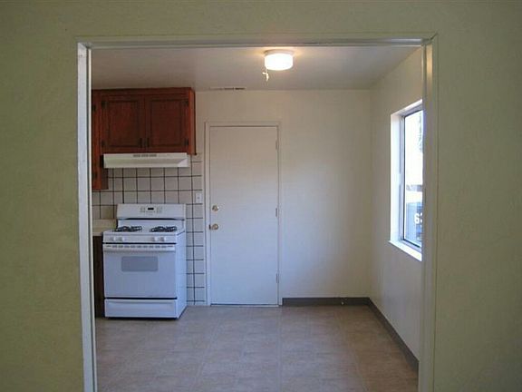 4th image of 421 Mandarin Ave