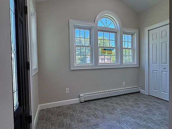 4th image of 33 Grand Ave