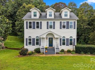 6057 Gold Creek Estate Dr, Hickory, NC 28601