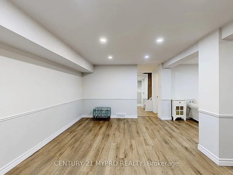 56 Bailey Cres #BASEMENT — Photo 5