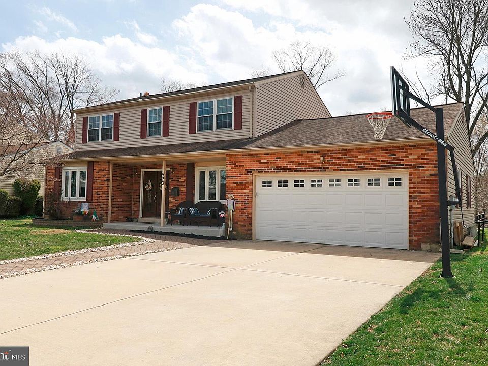 1st image of 523 Camelot Dr