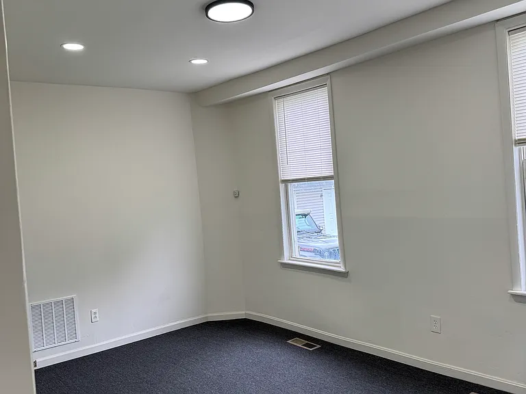 924 N Kresson St — Photo 8