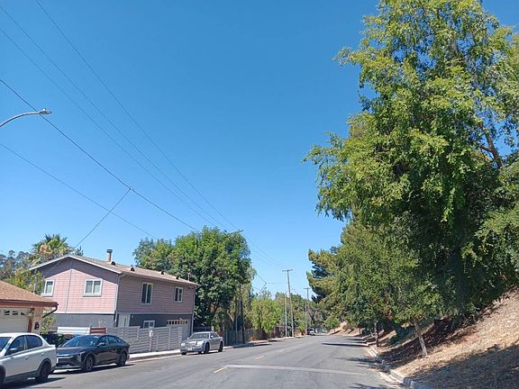 5th image of 610 Montecito Dr