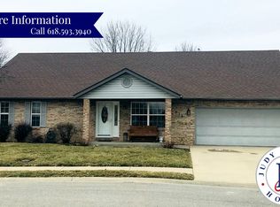813 Green Haven Dr, Swansea, IL