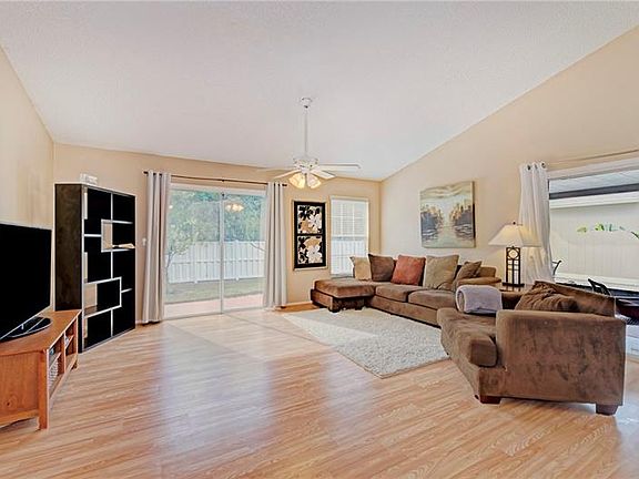 5th image of 3807 42nd Ave W